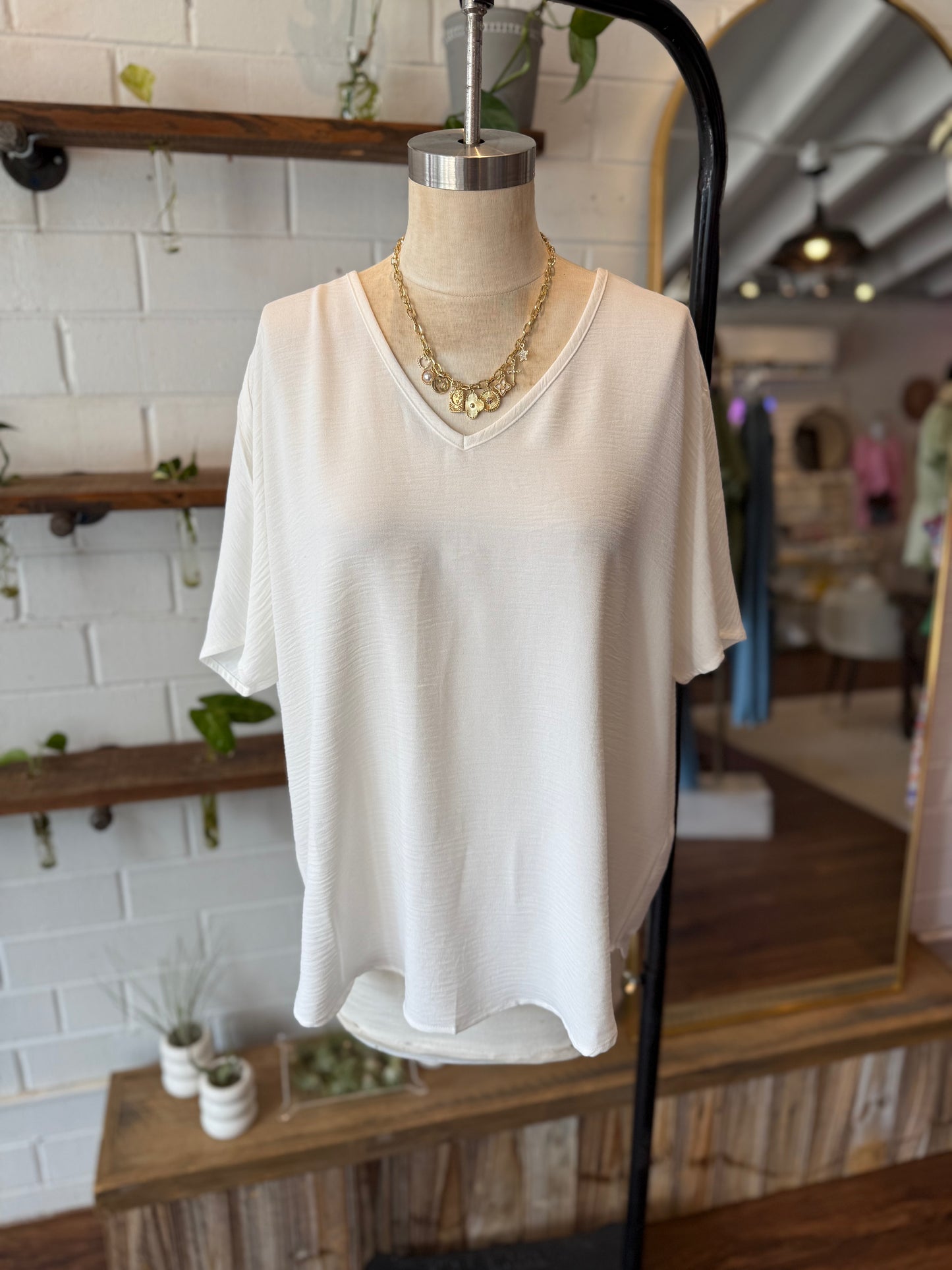 Off-White Woven Airflow V-Neck Short Hem Short Sleeve Top