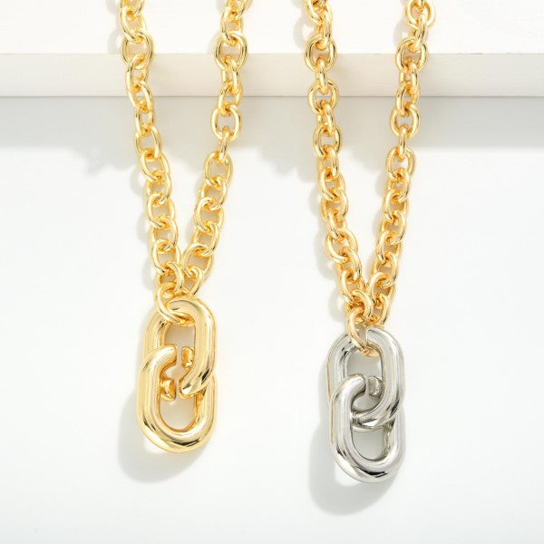Chain Link Necklace Featuring Metal Tone Links Pendant