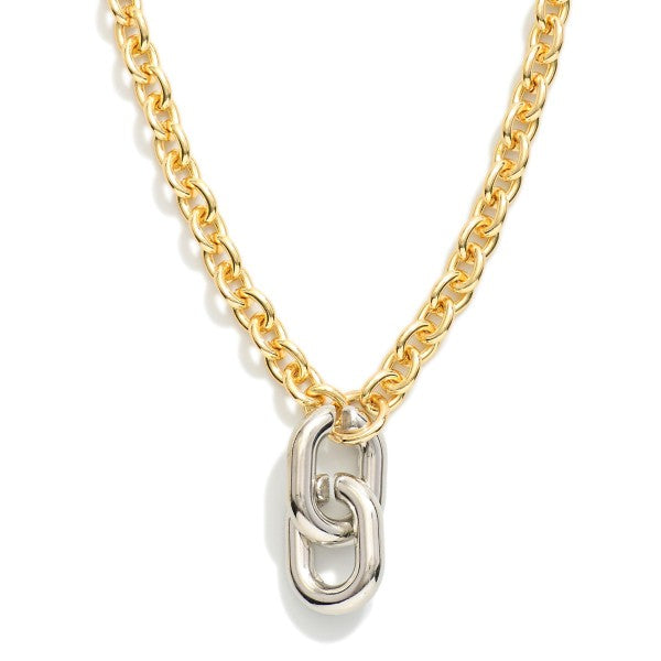 Chain Link Necklace Featuring Metal Tone Links Pendant
