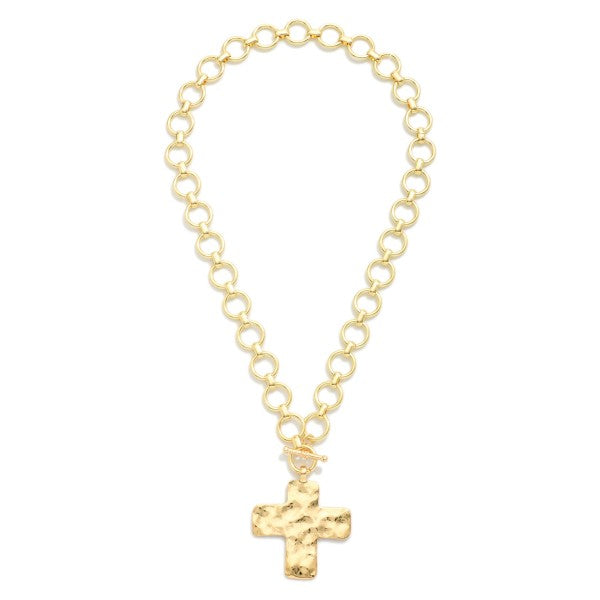 Circle Link Necklace Featuring Pearlescent Hammered Metal Cross Pendant