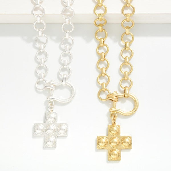 Circle Link Chain Link Necklace Necklace With Horsebit & Metal Tone Studded Plus Cross Pendant