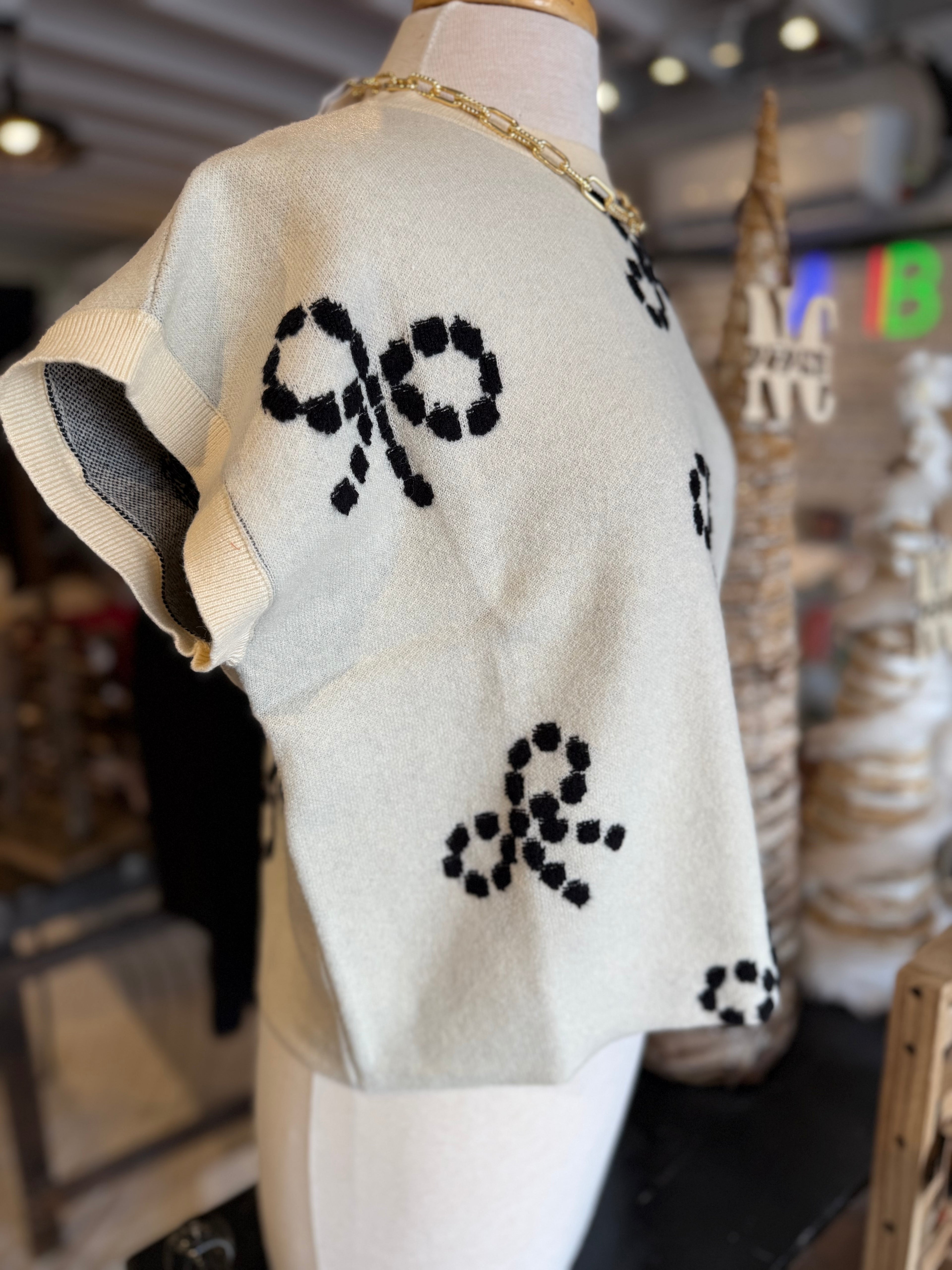 Bow Pattern Round Neck Short Sleeve Knit Sweater