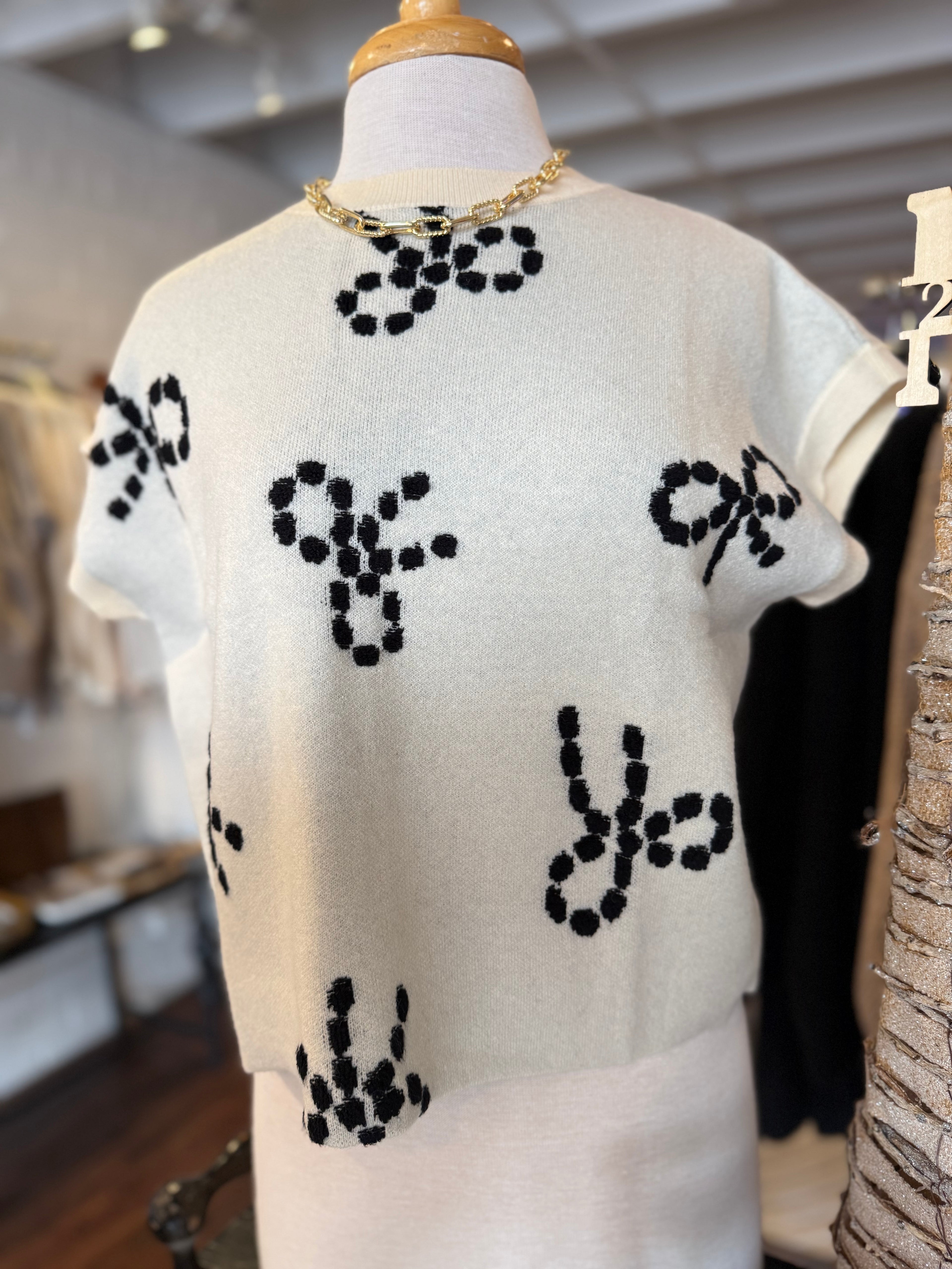 Bow Pattern Round Neck Short Sleeve Knit Sweater